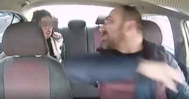 فقط فى تركيا.. سائق تاكسى يعتدى على فتاة بالضرب ويتم إخلاء سبيله.. فيديو