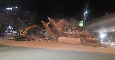  إزالة برج الساعة بميدان الشون فى المحلة لإعاقته الحركة المرورية