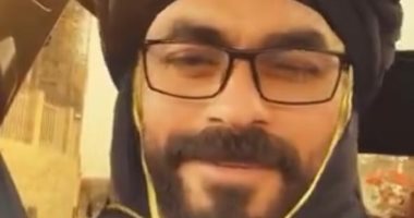 من داخل العزل المنزلي .. خالد سليم يتحول إلى فارس مغربي في فلتر سناب شات