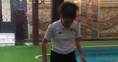 شاهد.. ابنة عبد الواحد السيد تستعرض مهارتها الكروية فى الحجر المنزلى