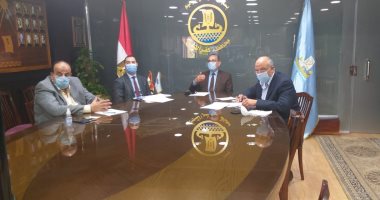 صور.. محافظ كفر الشيخ يعقد اجتماعا عبر الفيديو كونفرانس مع رؤساء المراكز والمدن