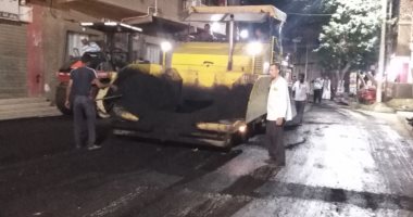 مدير الطرق والنقل بالأقصر يعلن إستكمال رصف الشارع الرئيسى بنجع الخطباء.. صور