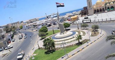 صور.. قصة ميدان شدوان بالغردقة.. يتوسطه سجل بأسماء الشهداء تخليدا لذكراهم