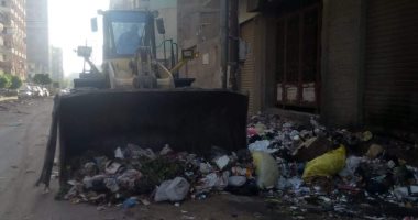 صور.. حى ثان طنطا يرفع 120 طن تراكمات قمامة بعدد من المناطق