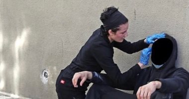 هالزي تنضم للمظاهرات الامريكية وتساعد المصابين في شوارع كاليفورنيا.. صور