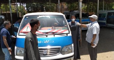 حملة من نواب المراكز على مواقف السيارات بأسوان للتأكد من الالتزام بالكمامة