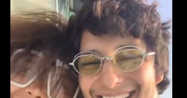 الناس فاكرينها صحبتى أو أختى.. خالد الذهبى يتغزل فى والدته أصالة..فيديو وصور