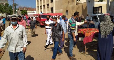 صور .. فض تجمعات الباعة الجائلين بقرية سمخراط الرحمانية بالبحيرة
