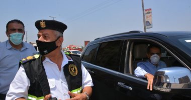 محافظ الغربية يقود حملة لمتابعة التزام قائدى السيارات بارتداء الكمامة