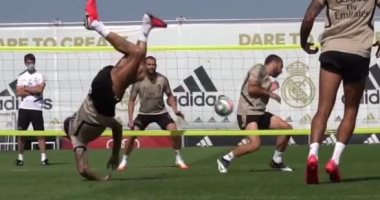  راموس يستعرض فى تدريبات ريال مدريد بخلفية مزدوجة استعدادا لاستئناف الليجا