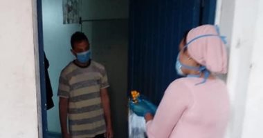 "صحة جنوب سيناء" توزع أدوية على مخالطى حالات كورونا بمنازلهم.. صور