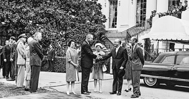 سعيد الشحات يكتب: ذات يوم 3 يونيو 1964.. رئيس الوزراء الإسرائيلى «أشكول» يزور واشنطن.. وحفاوة غير مسبوقة به فى البيت الأبيض وجونسون يستقبله بالتحية العبرية «شالوم»