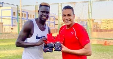 شاهد.. عصام الحضرى يمنح اليو بادجى هدية فى تدريبات الحجر المنزلى