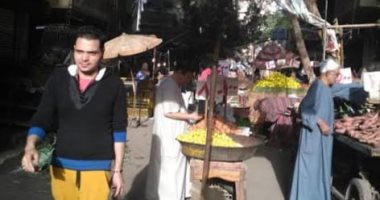 أهالى شبرا يشكون الزحام الشديد بسوق الخلفاوى خوفا من العدوى