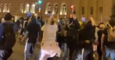 طائرات عسكرية تحلق على ارتفاع منخفض فوق رؤوس المتظاهرين فى واشنطن.. فيديو