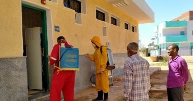 تعقيم المنشآت الحكومية ومنازل المصابين بكورونا فى الوادى الجديد.. صور