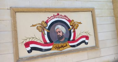 أعمال فنية لتجميل سور مستشفى بنها الجامعى بأيدى الطلاب.. صور
