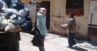 صور.. تكثيف حملات رفع أكوام القمامة بحى ثان المحلة