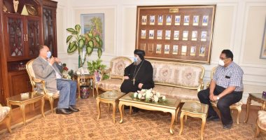 محافظ أسيوط يبحث مع مطران المحافظة استكمال تطوير مسار رحلة العائلة المقدسة