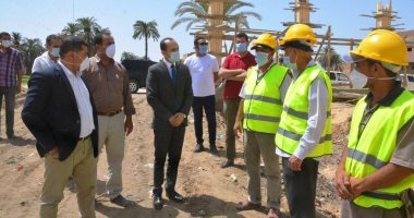 نائب محافظ سوهاج يتفقد مشروعات برنامج التنمية المحلية لصعيد مصر بجهينة