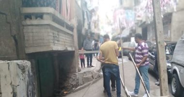 صور ..تساقط  أجزاء خرسانية من عقار شرق الإسكندرية دون إصابات