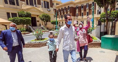 التزام موظفي ديوان محافظة القاهرة بارتداء الكمامات والتعقيم