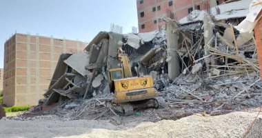 محافظ الجيزة: إزالة 7 عقارات مخالفة فى الطالبية وبولاق والهرم وأوسيم والوراق