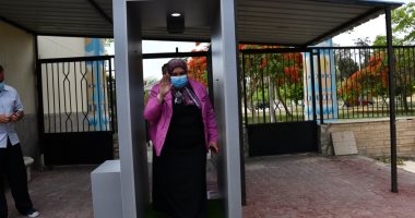 رئيس جامعة القناة تتابع تنفيذ أعمال الإجراءات الاحترازية ببوابة الجامعة