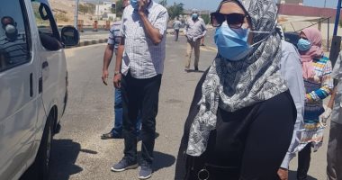 رئيس مدينة سفاجا محذرةً السائقين : عقوبة وغرامة لمن لا يرتدى الكمامة..صور