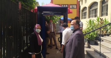 صور.. مديرية تعليم القاهرة توفر بوابات تعقيم إلكترونية للوقاية من كورونا