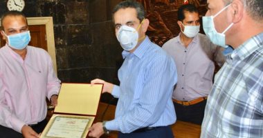 محافظ الغربية يكرم رؤساء المراكز والمدن والأحياء بعد انتهاء فترة عملهم