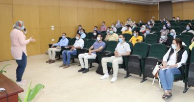 محاضرات عن التخطيط الاستراتيجى وإدارة المشروعات ضمن دورة تأهيل الشباب ببنى سويف