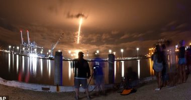 SpaceX تطلق 60 قمرا صناعيا ضمن مشروع الإنترنت الفضائى