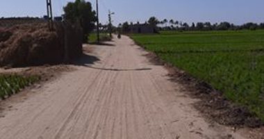 أهالى قرية الخراخشة بالشرقية يناشدون توسعة الطريق ورصفه