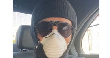 بالكمامة.. أحمد حلمى يتقمص شخصية "بوليس الكورونا" خلال خروجه من المنزل