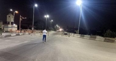 ضبط مهتز نفسيا خلع ملابسه وقفز على ونش مرور ببورسعيد في الحظر 