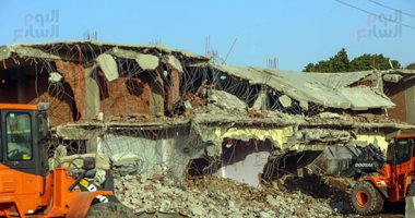 صور.. إزالة تعديات على أملاك الرى بجوار ترعة الإبراهيمية بالعياط