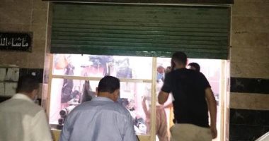 تشميع 3 محال تجارية بالزقازيق لمخالفة قرار الغلق.. صور