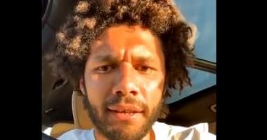 فيديو جديد لـ "محمد الننى" يقرأ القرآن الكريم داخل سيارته 