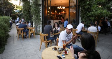 فتح المقاهى والفنادق فى العاصمة الأردنية.. صور 