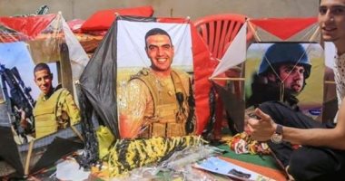 بطائرة ورقية.. قارئ يعبر عن حبه للشهيد "منسى" بالمنوفية