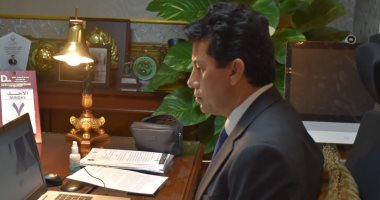 تكريم نجل الشهيد المنسى فى حفل ختام البطولة العالمية للرماية أونلاين