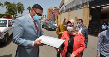 محافظ الدقهلية: إنارة الشوارع والميادين بكشافات الليد وتوريد 155243 كشافًا