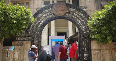تركيب بوابات تعقيم ضد كورونا بـ " المحامين " والنادى النهرى للنقابة بالمعادى
