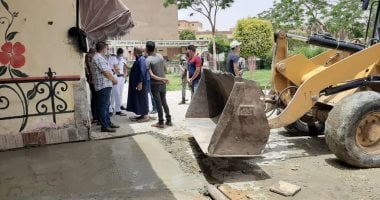 إيقاف أعمال بناء وحملات مكثفة لضبط الأسواق والمحلات بحى الأربعين بالسويس.. صور