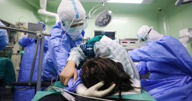 من أعلى الرأس لأخمص القدمين.. علامات جلطات الدم المرتبطة بكورونا.. كوفيد 19 ليس مرض تنفسى فقط.. تخثر الدم بالشرايين يسبب نوبة قلبية وسكتة دماغية وفى الجلد يسبب طفحا جلديا.. وبالساقين أعراضه التورم وينتقل للرئة