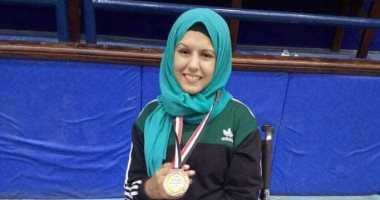 صور.. "أمل" فتاة شرقاوية تحدت ظروفها وأصبحت بطلة تنس طاولة لذوى الهمم