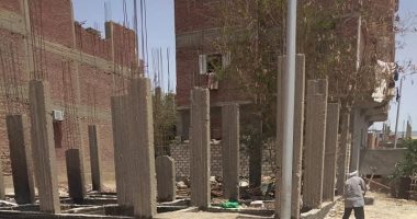 استمرار أعمال صيانة الأعمدة وكشافات الإنارة بأحياء مدينة سفاجا ..صور 