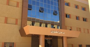 مستشفى الأقصر العام تجرى جلسة غسيل كلوى لشاب مصاب بكورونا وفشل وظائف الكلى