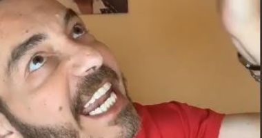 على طريقة الشيخ مبروك عطية .. أحمد زاهر وابنته فى فيديو ساخر على تيك توك
